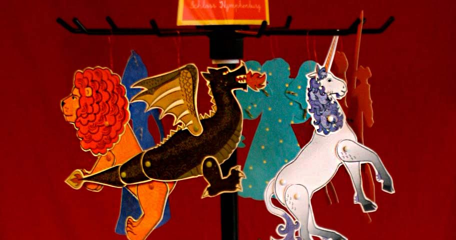 Bunte bewegliche Papierfiguren als Museumsprojekt